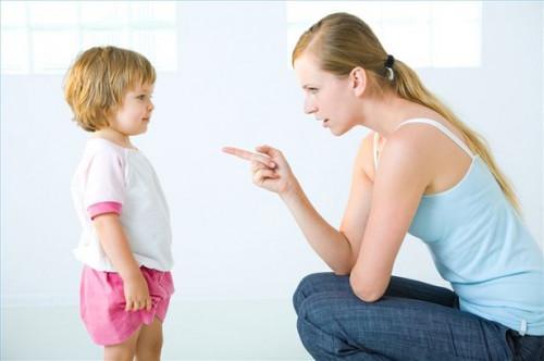Comment traiter avec un enfant qui mensonges