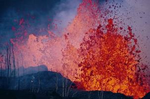 Ce qui détermine l'intensité avec laquelle un volcan Erupts?