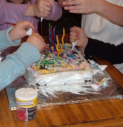 Comment faire pour héberger une partie bon marché de Candy-thème d'anniversaire d'enfants