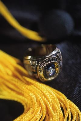 Quelle est la signification de porter Honor Cordons à Graduation?