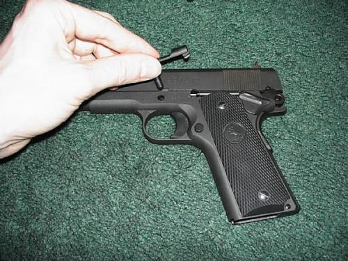 Comment démonter un Colt 1911 ou en 1991 Pistol