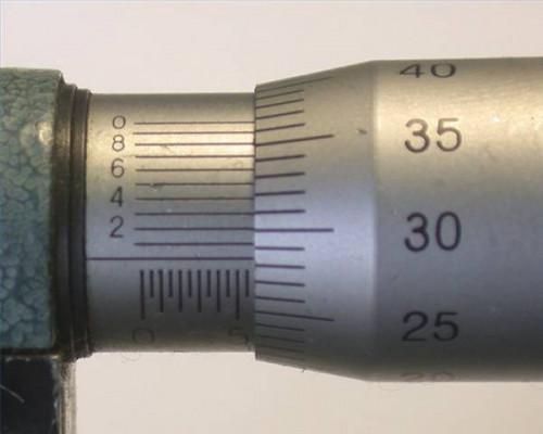 Comment lire une métrique micromètre