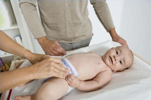 Comment traiter la peau sèche sur les nouveau-nés