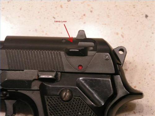 Comment tirer un Beretta 9mm Pistol