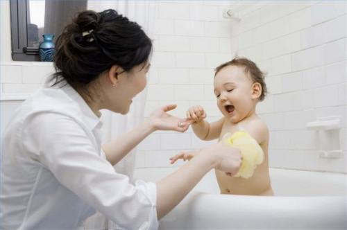 Comment se laver les cheveux d'un enfant en bas âge