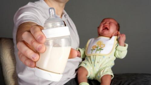 Temps d'alimentation: Les signes de la faim dans un bébé