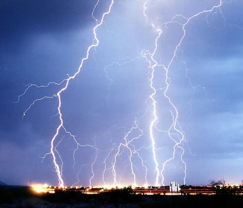 Quelles sont les causes de Thunder tempêtes?