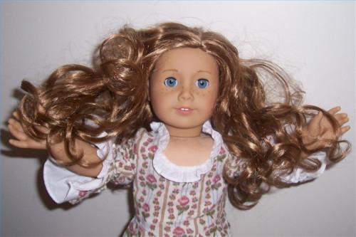 Comment prendre soin d'un Curly-Haired American Girl Doll