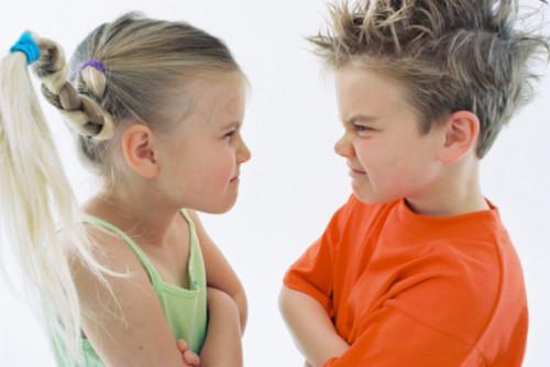 Comment enseigner un enfant en bas âge pour contrôler la colère