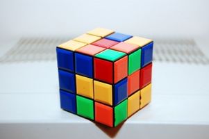 Comment résoudre les cubes de Rubik par graphies