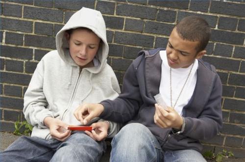 Comment identifier l'utilisation de drogues chez les adolescentes