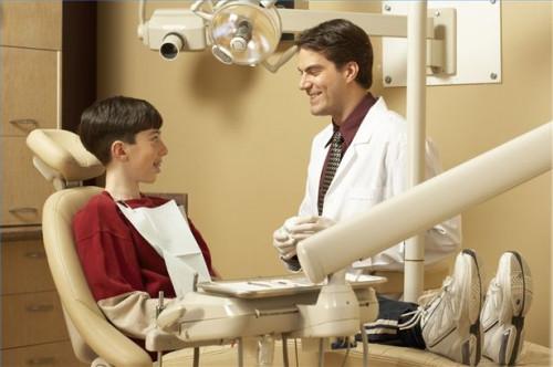 Comment choisir un dentiste pour enfants à besoins spéciaux