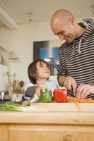 Comment obtenir votre enfant à manger des fruits et légumes crus