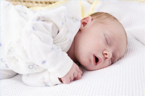 Comment reconnaître les États du sommeil d'un nouveau-né